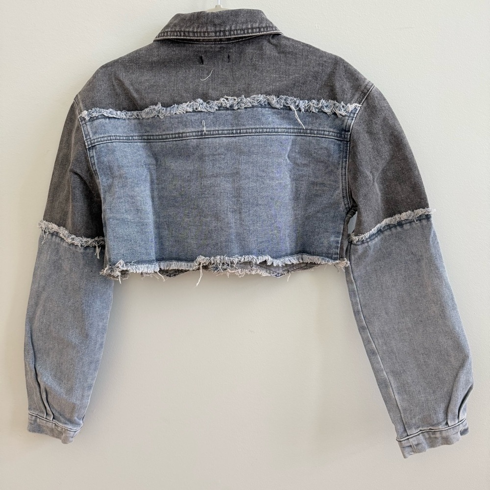 Pretty Little Things Washed Gray Double-Layered Cropped Denim Jacket, size 6 - Picture 2 of 5